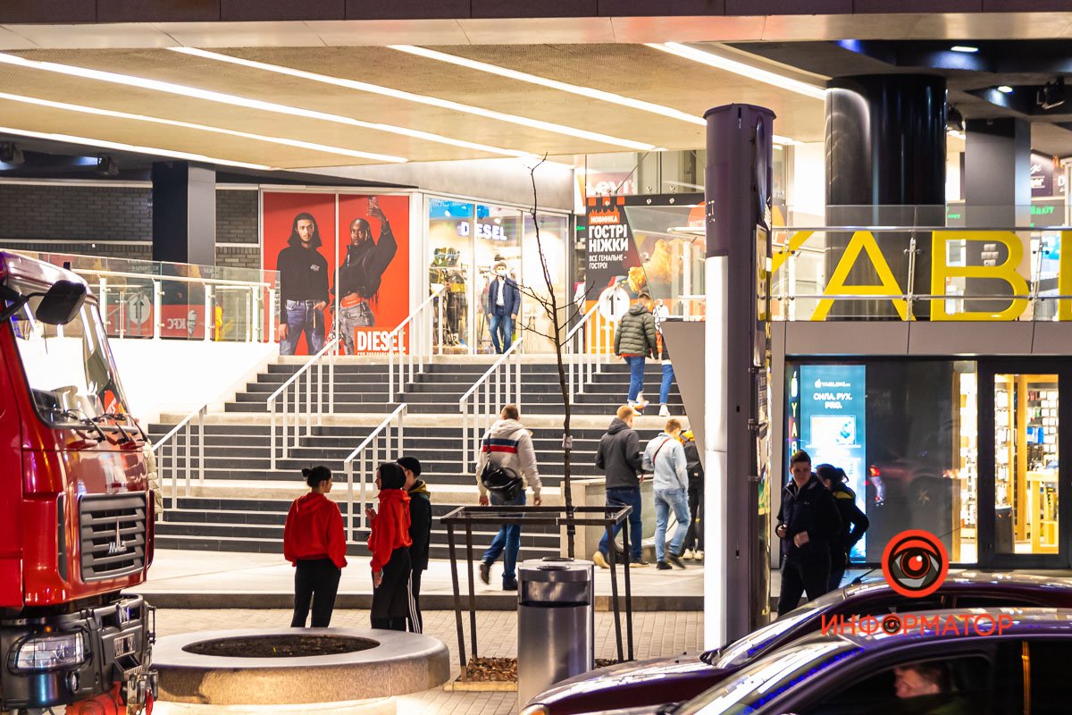 В экстренные службы сообщили о пожаре в одном из ресторанов В экстренные службы сообщили о пожаре в одном из ресторанов