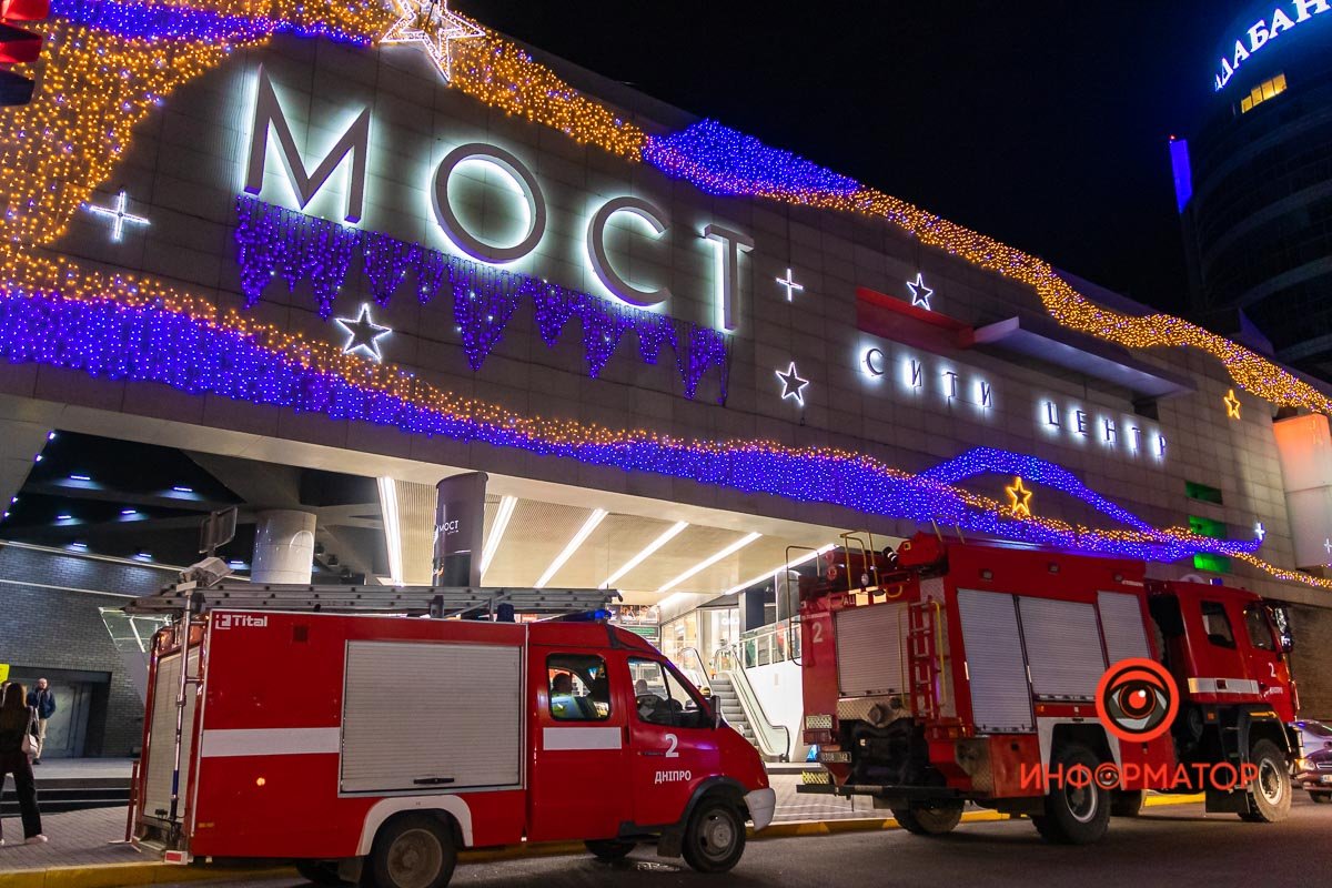 Вызов о пожаре в ресторане «Портофино» в торгово-развлекательном центре поступил в 20:46 Вызов о пожаре в ресторане «Портофино» в торгово-развлекательном центре поступил в 20:46