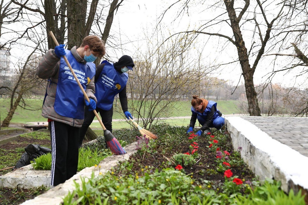 Миллион алых цветов высадят в Днепропетровской области в память о героях Великой Отечественной войны, - Геннадий Гуфман 1