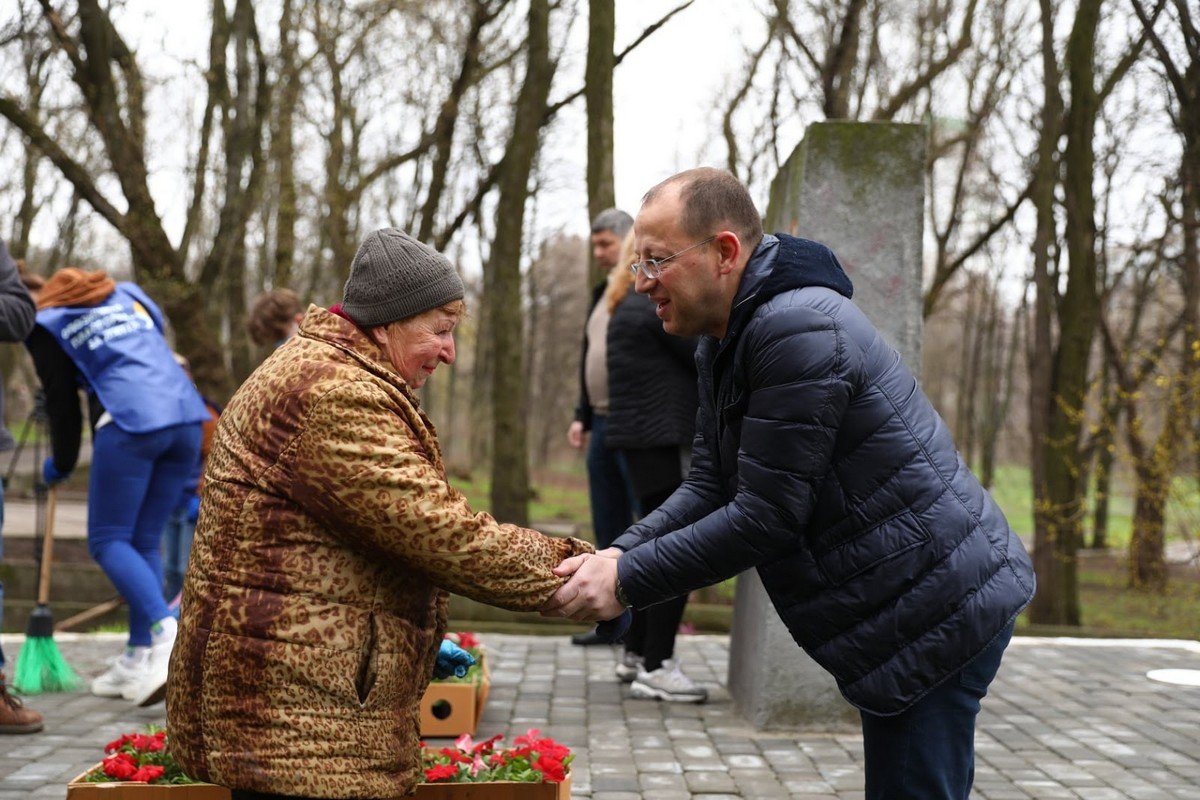 Миллион алых цветов высадят в Днепропетровской области в память о героях Великой Отечественной войны, - Геннадий Гуфман 2