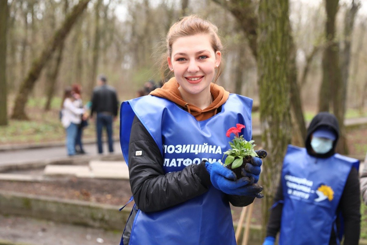 Миллион алых цветов высадят в Днепропетровской области в память о героях Великой Отечественной войны, - Геннадий Гуфман 4
