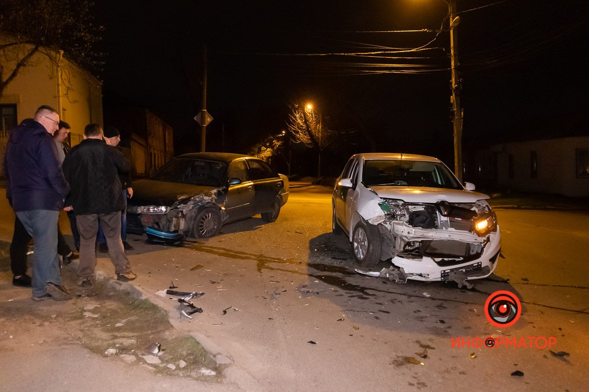 В аварии пострадали пассажиры автомобилей такси