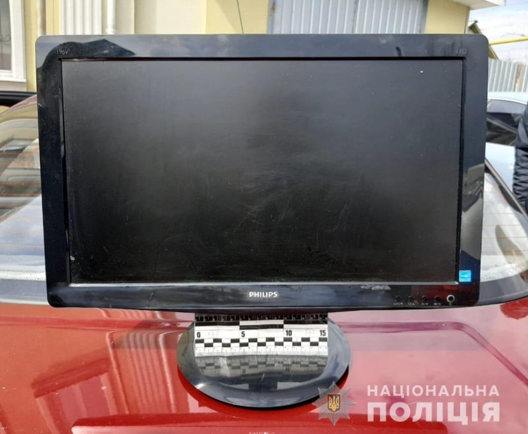 Мужчина украл компьютерную технику