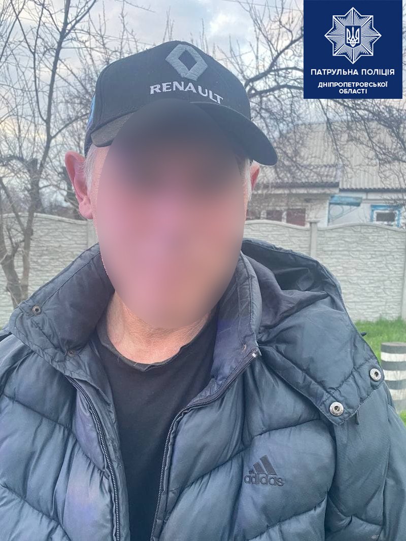 Когда патрульные остановили мужчину, то сразу поняли причину его странного вождения