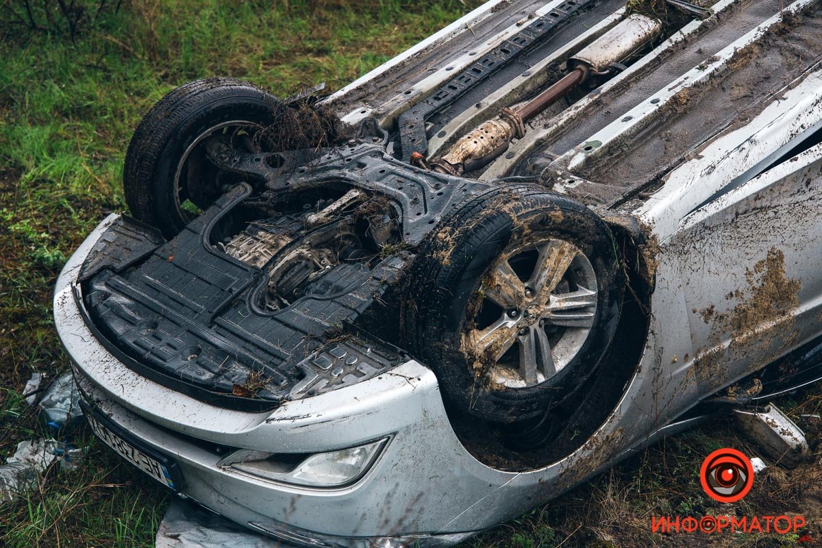 На место ДТП прибыли полиция, скорая, спасатели На место ДТП прибыли полиция, скорая, спасатели