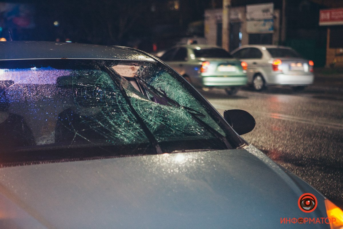 В Днепре на Калиновой Hyundai сбил мужчину на "зебре", которую игнорируют водители 2