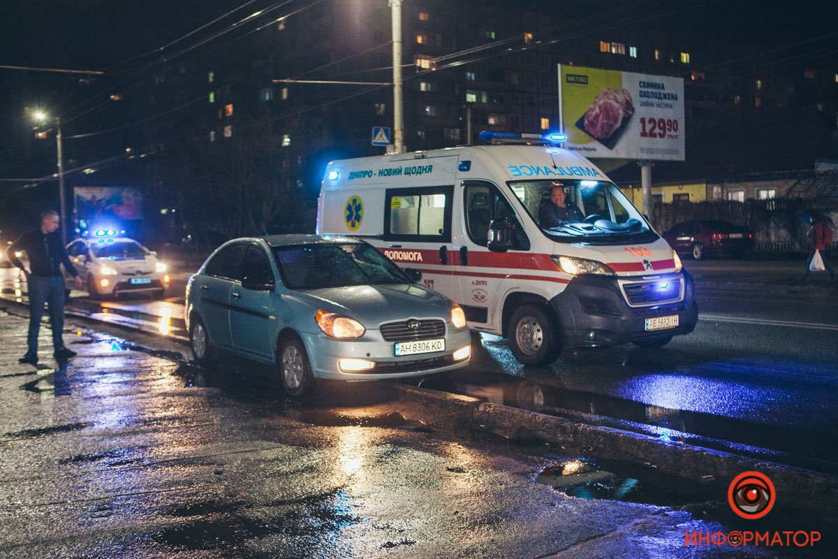 В Днепре на Калиновой Hyundai сбил мужчину на "зебре", которую игнорируют водители 4