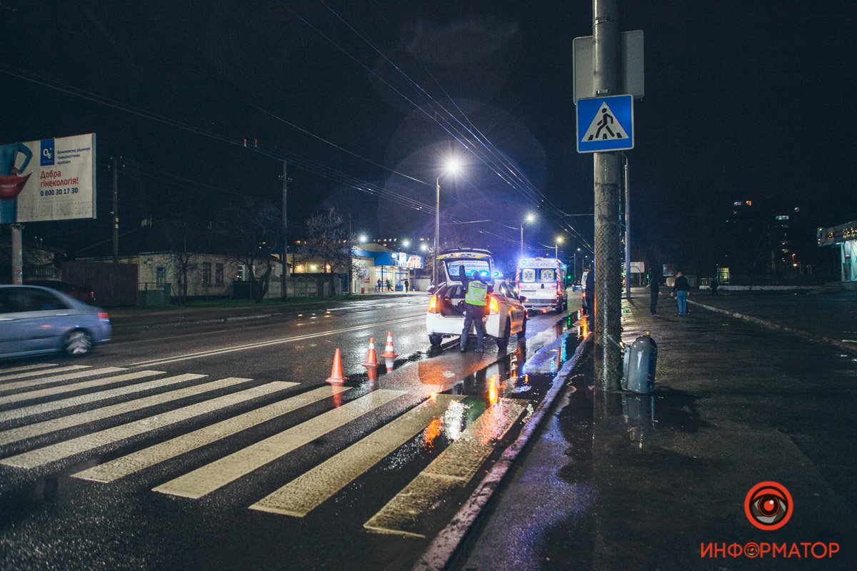 В Днепре на Калиновой Hyundai сбил мужчину на "зебре", которую игнорируют водители 5