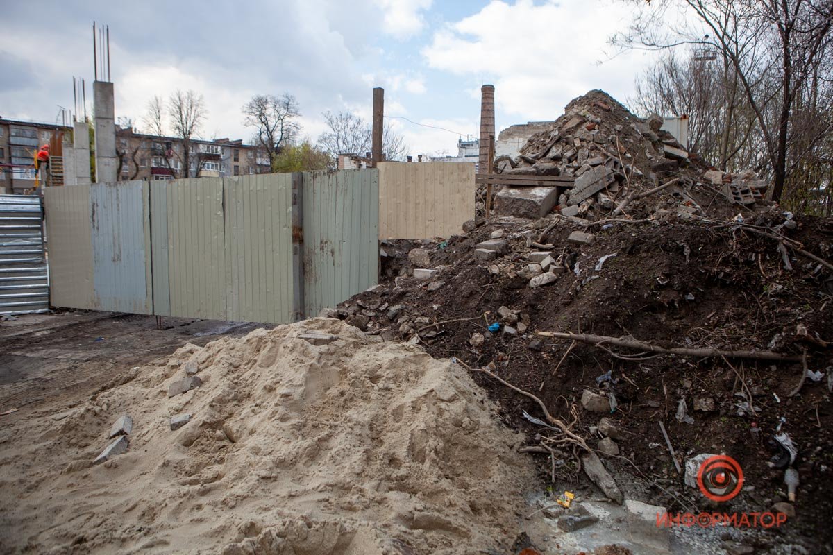 Часть руин и мусора убрали