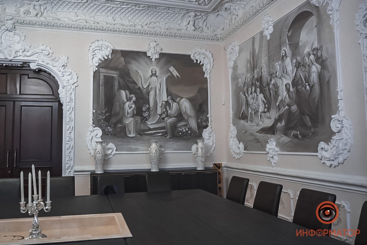 Сохранили и лепнину, и паркет, и двери ХIХ века