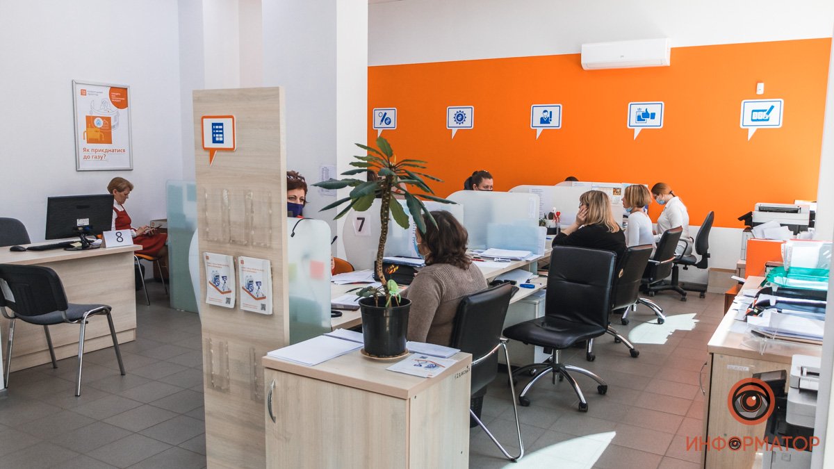 Клиентов рядом с операторами что-то не видно Клиентов рядом с операторами что-то не видно