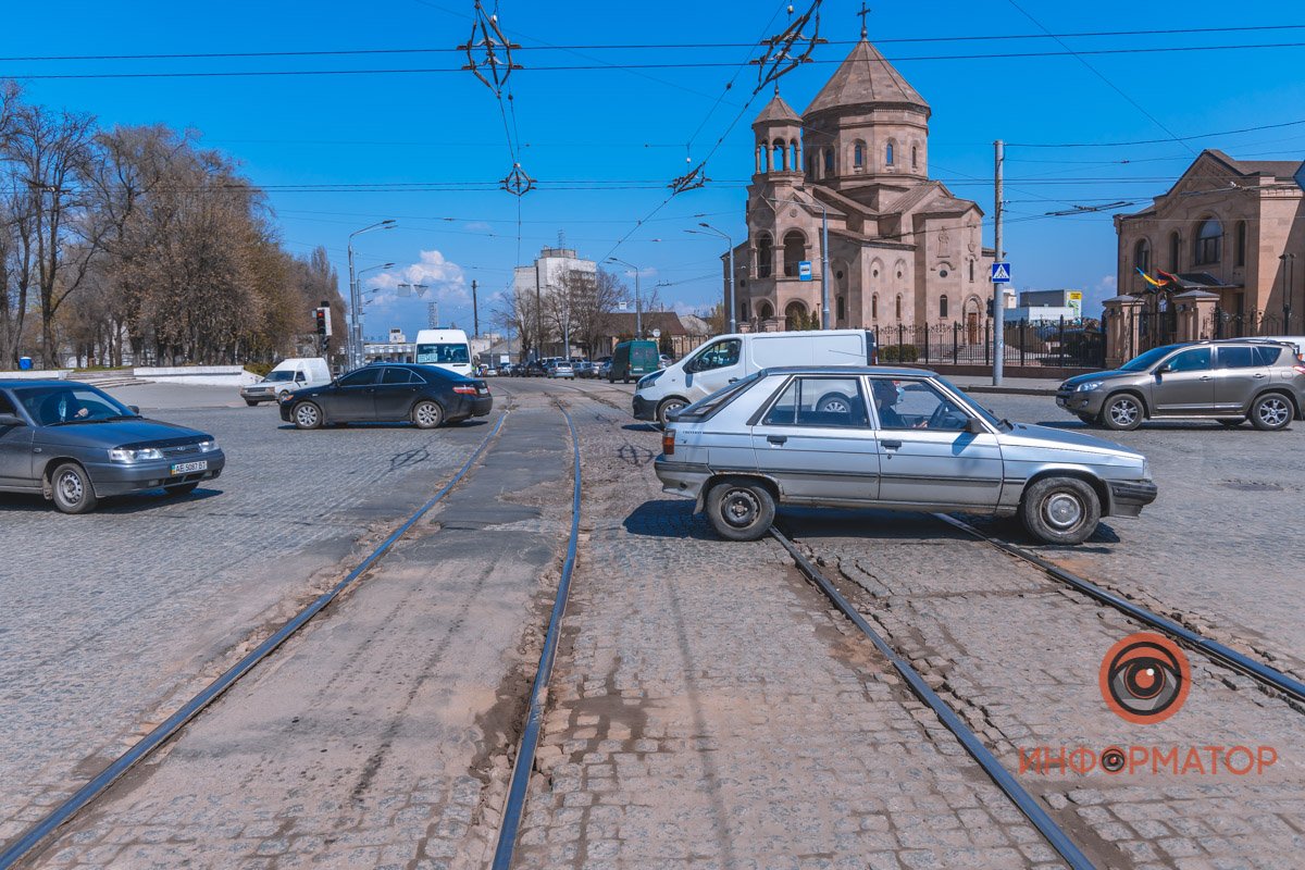 Ямы и просевшая брусчатка Ямы и просевшая брусчатка