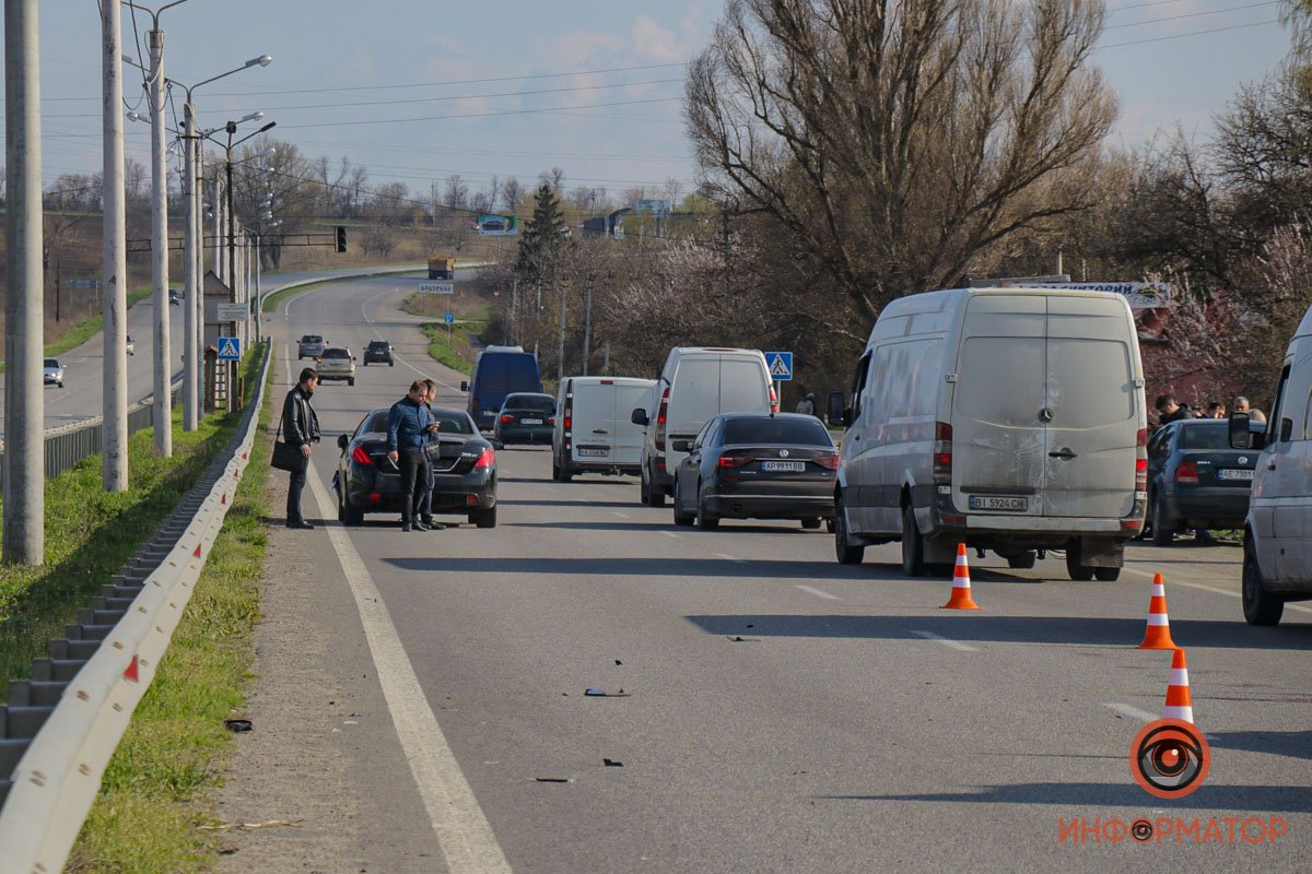 В четверг, 22 апреля, в Братском на трассе Днепр-Запорожье случилась авария