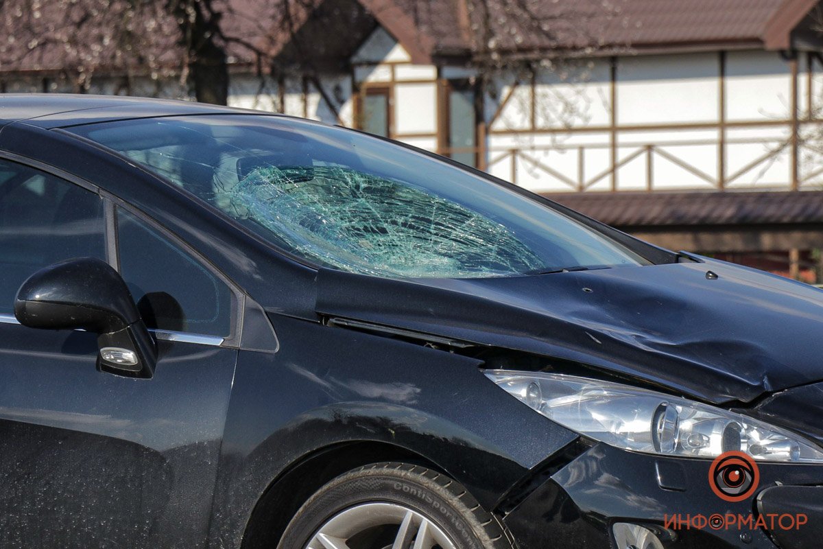 По предварительной информации, 12-летние мальчик и девочка шли по пешеходному переходу