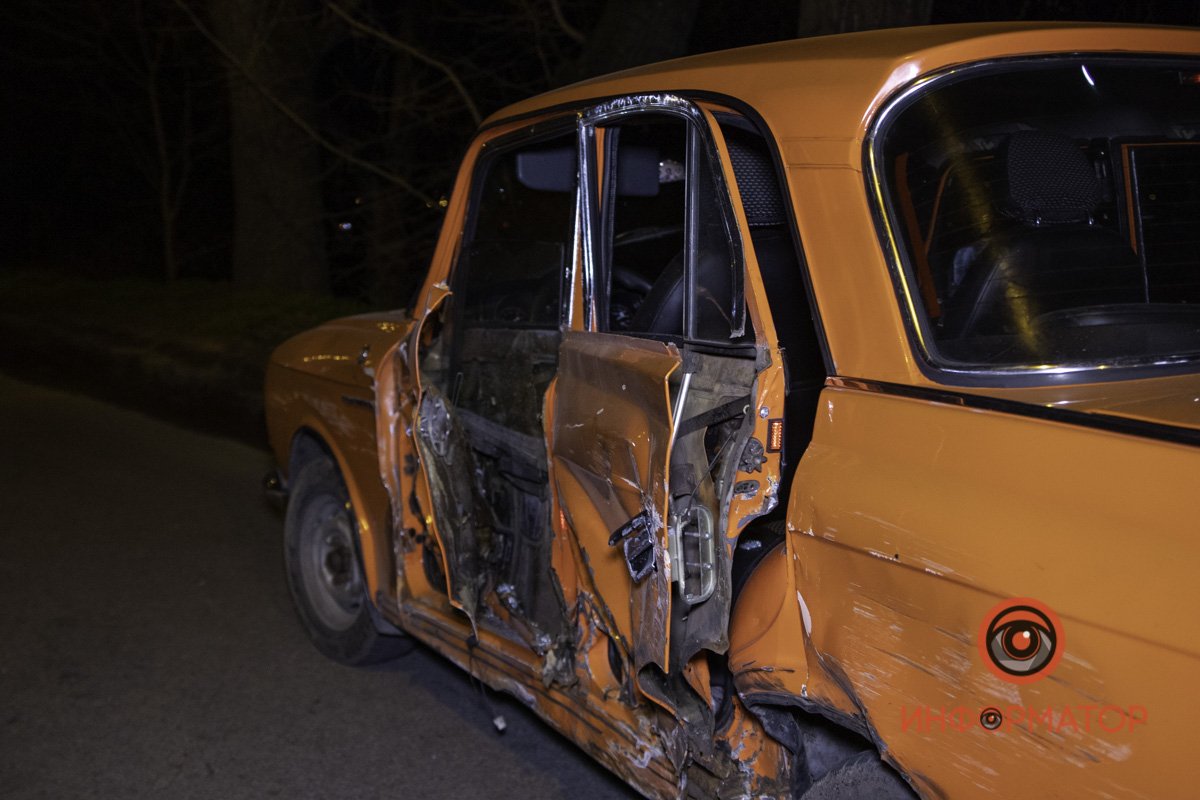 В Днепре на Самарском спуске столкнулись Mazda, "Москвич" и Daewoo: есть пострадавшие 4