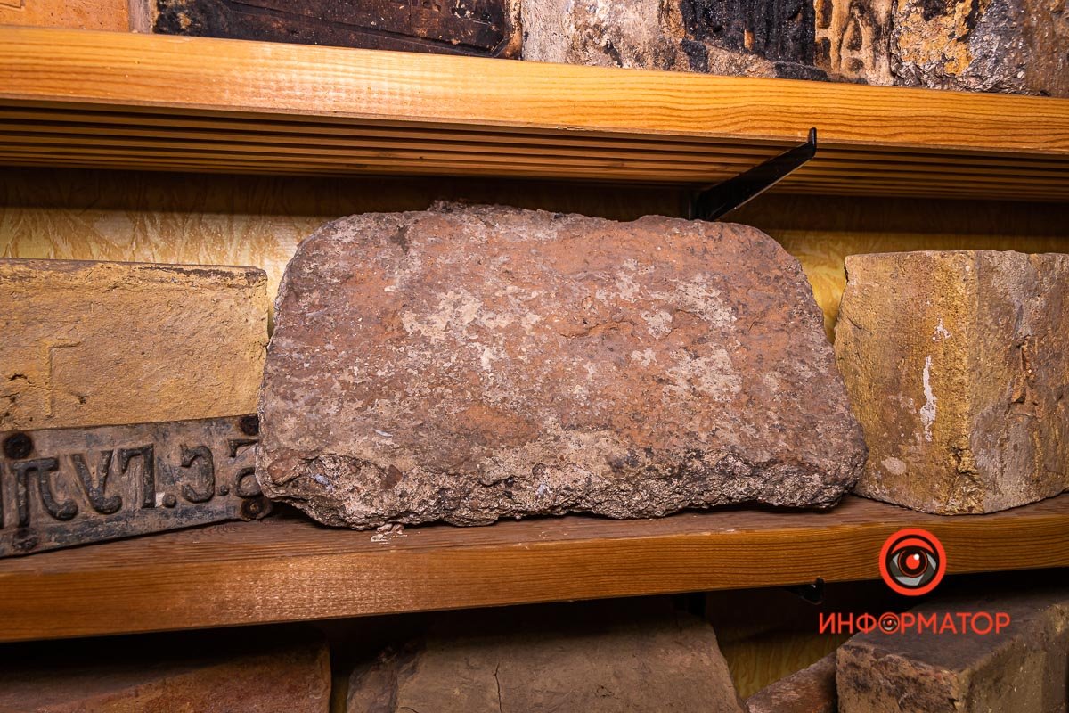 Кирпич с римской крепости Харакс в Крыму, ему примерно 2000 лет Кирпич с римской крепости Харакс в Крыму, ему примерно 2000 лет