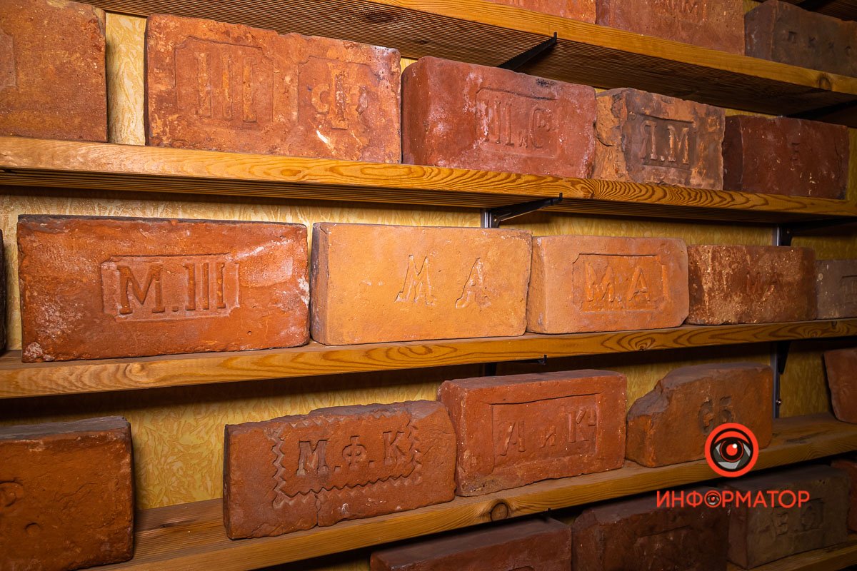 Основная часть коллекции - кирпичи, которые производили в Екатеринославской губернии Основная часть коллекции - кирпичи, которые производили в Екатеринославской губернии