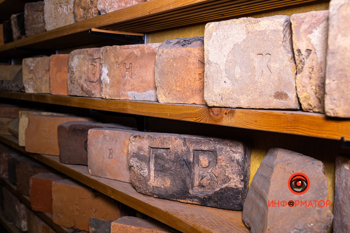 Для Екатеринослава были характерны двухбуквенные клейма: имя и фамилия Для Екатеринослава были характерны двухбуквенные клейма: имя и фамилия