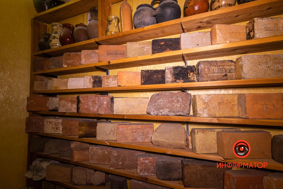 Две экспозиции размещаются в городских музеях Две экспозиции размещаются в городских музеях