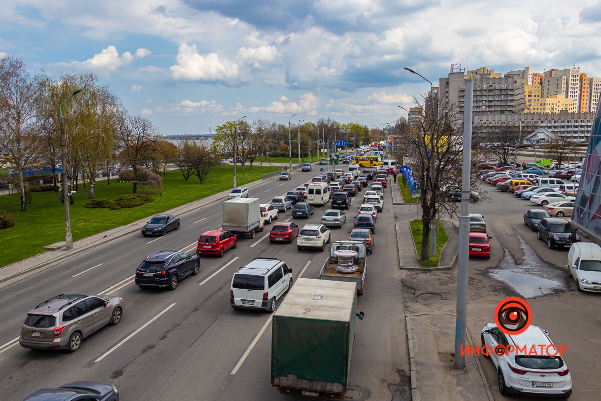 В другую сторону по набережной затор до Мерефо-Херсонского моста В другую сторону по набережной затор до Мерефо-Херсонского моста