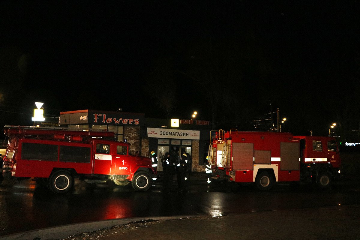 Спасатели прибыли на место происшествия Спасатели прибыли на место происшествия