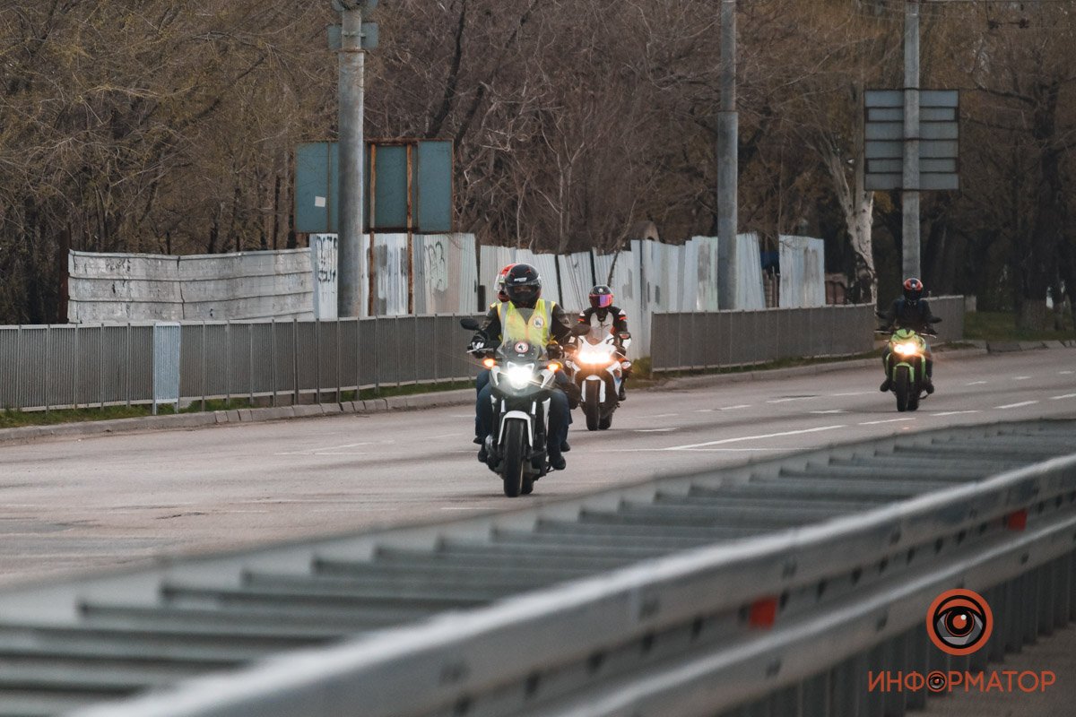 Колонна байкеров проехала по Днепру и открыла мотосезон