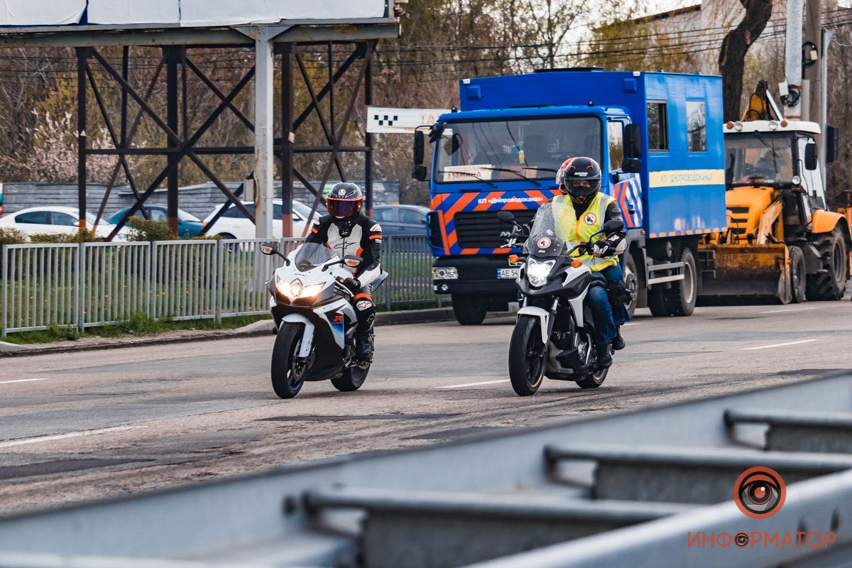 Байкеры отправились по Набережной в сторону Кайдакского моста