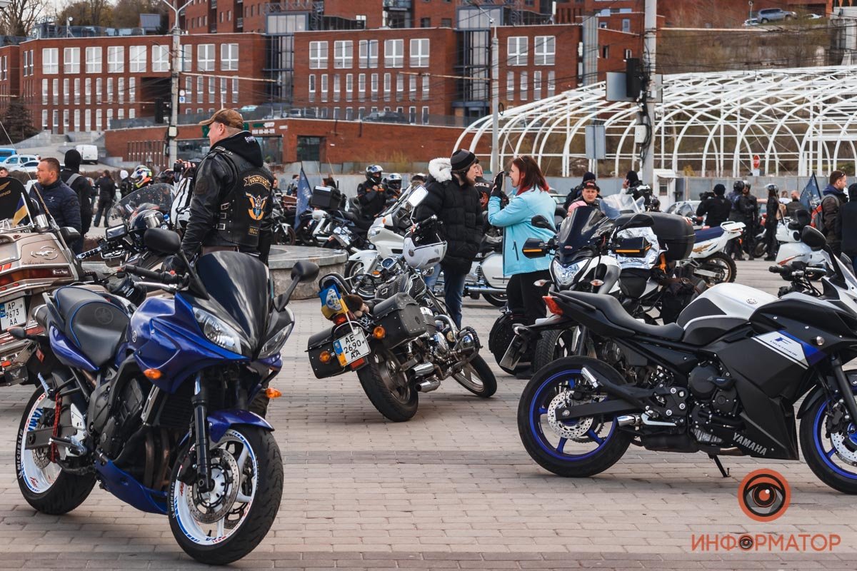 Перемешались люди и мотоциклы