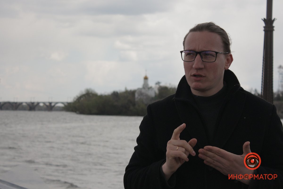 Сурдопереводчик Евгений Бабенко Сурдопереводчик Евгений Бабенко