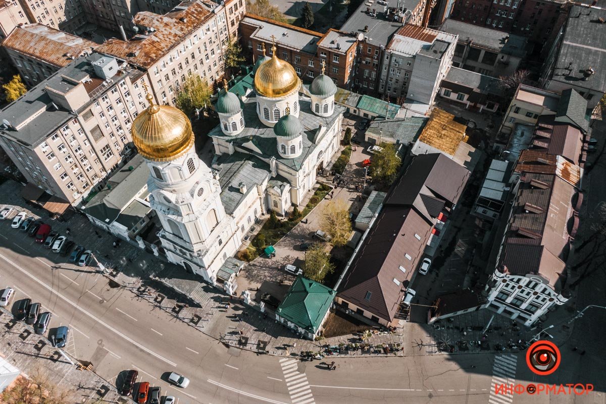 Служба внутри храма Служба внутри храма