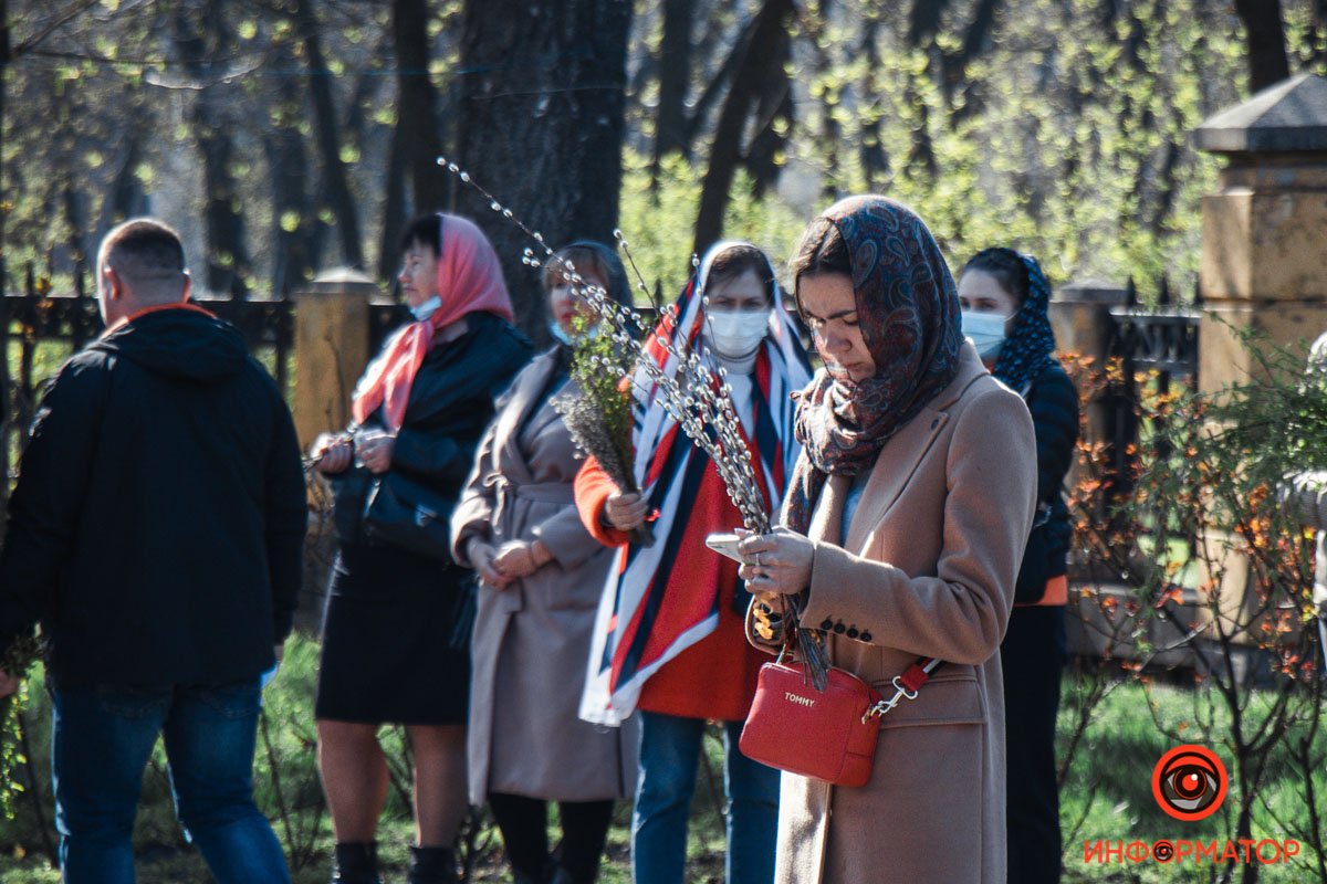 Многие пришли в церкви