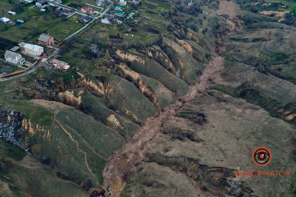 Изрезан неровностями Изрезан неровностями