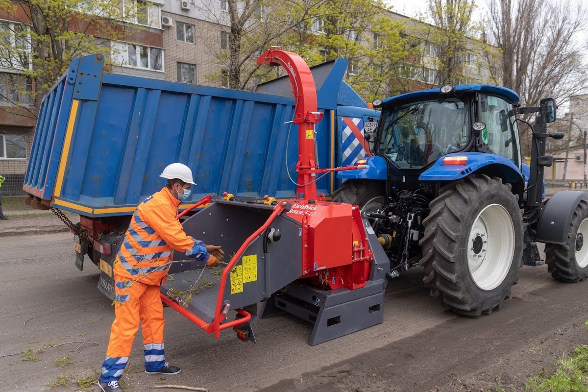 После всех работ место остается убранным от веток