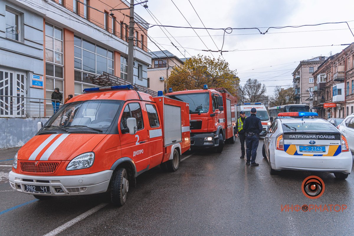 Также прибыла скорая