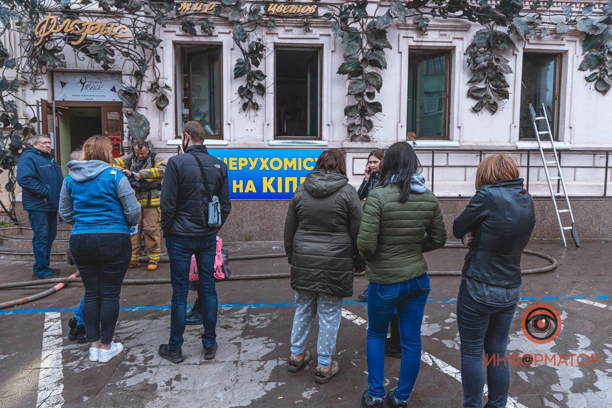 Свидетели взволнованно наблюдали за происходящим