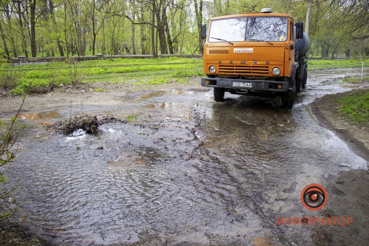 На место приехала аварийная служба