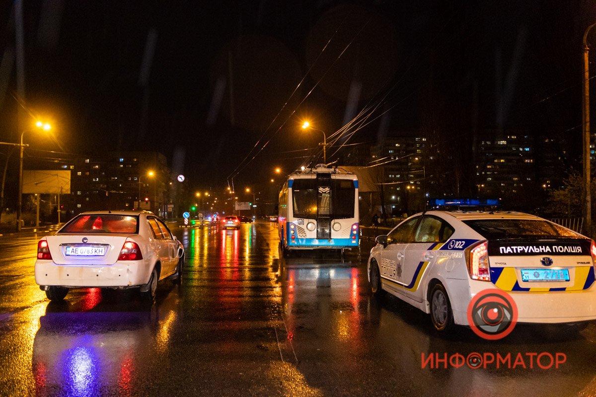 Заняты три полосы проспекта Героев со стороны кольца на Победе Заняты три полосы проспекта Героев со стороны кольца на Победе