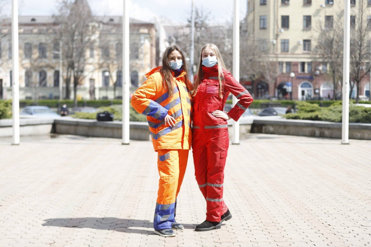 В Днепре провели дефиле в защитных костюмах от местных производителей для работников различных сфер 22
