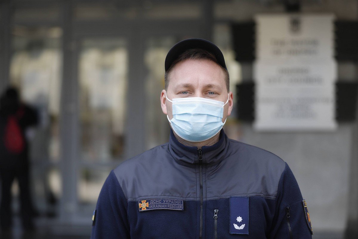 В Днепре провели дефиле в защитных костюмах от местных производителей для работников различных сфер 27