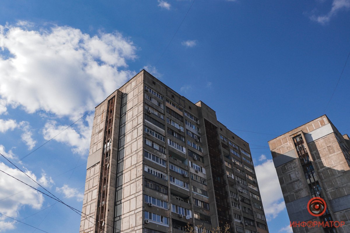 В Днепре мужчина оставил в квартире предсмертную записку и выпрыгнул из окна соседнего дома 1