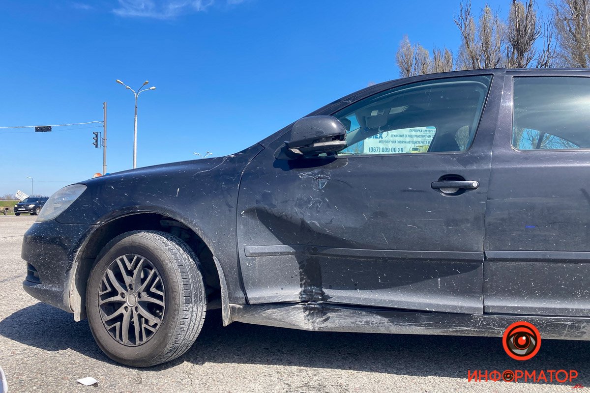 Skoda выезжала с прилегающей территории