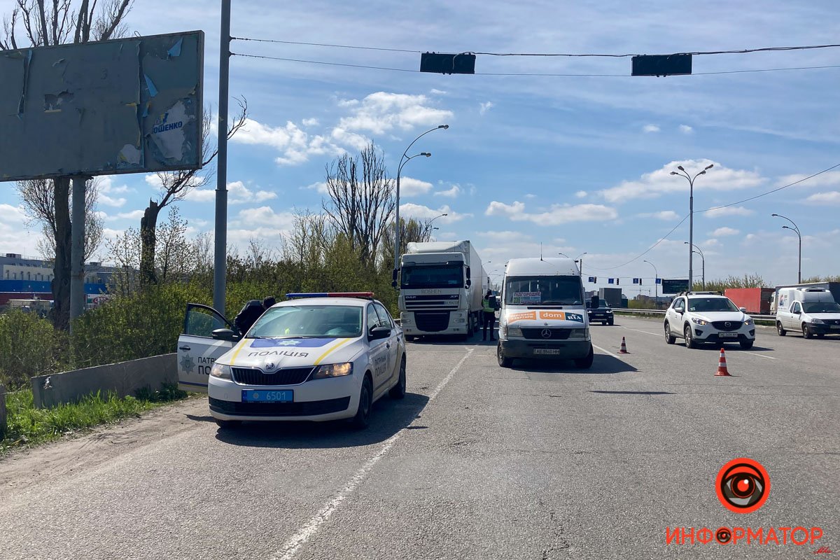Сейчас затруднено движение в Слобожанском по дороге в сторону Подгородного