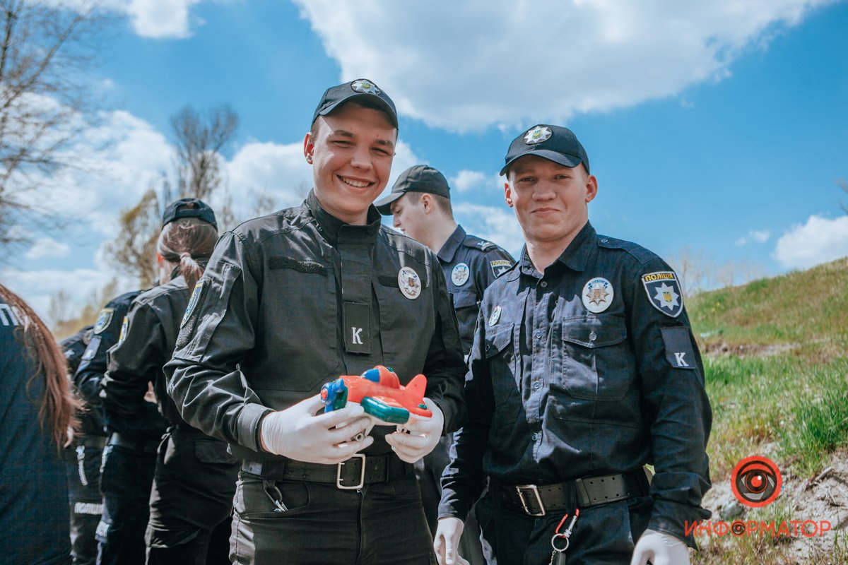 Курсанты помогают Курсанты помогают