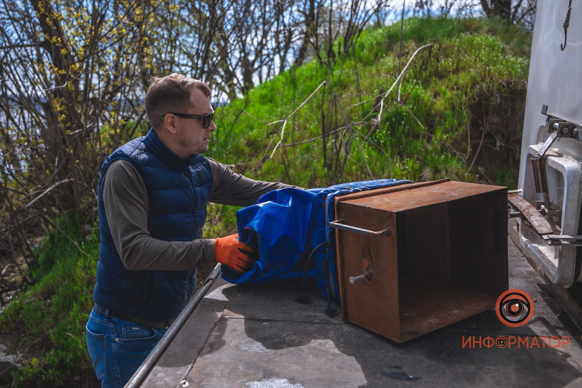 В Днепр выпустили 200 килограмм осетра в рамках криптоэксперимента 2