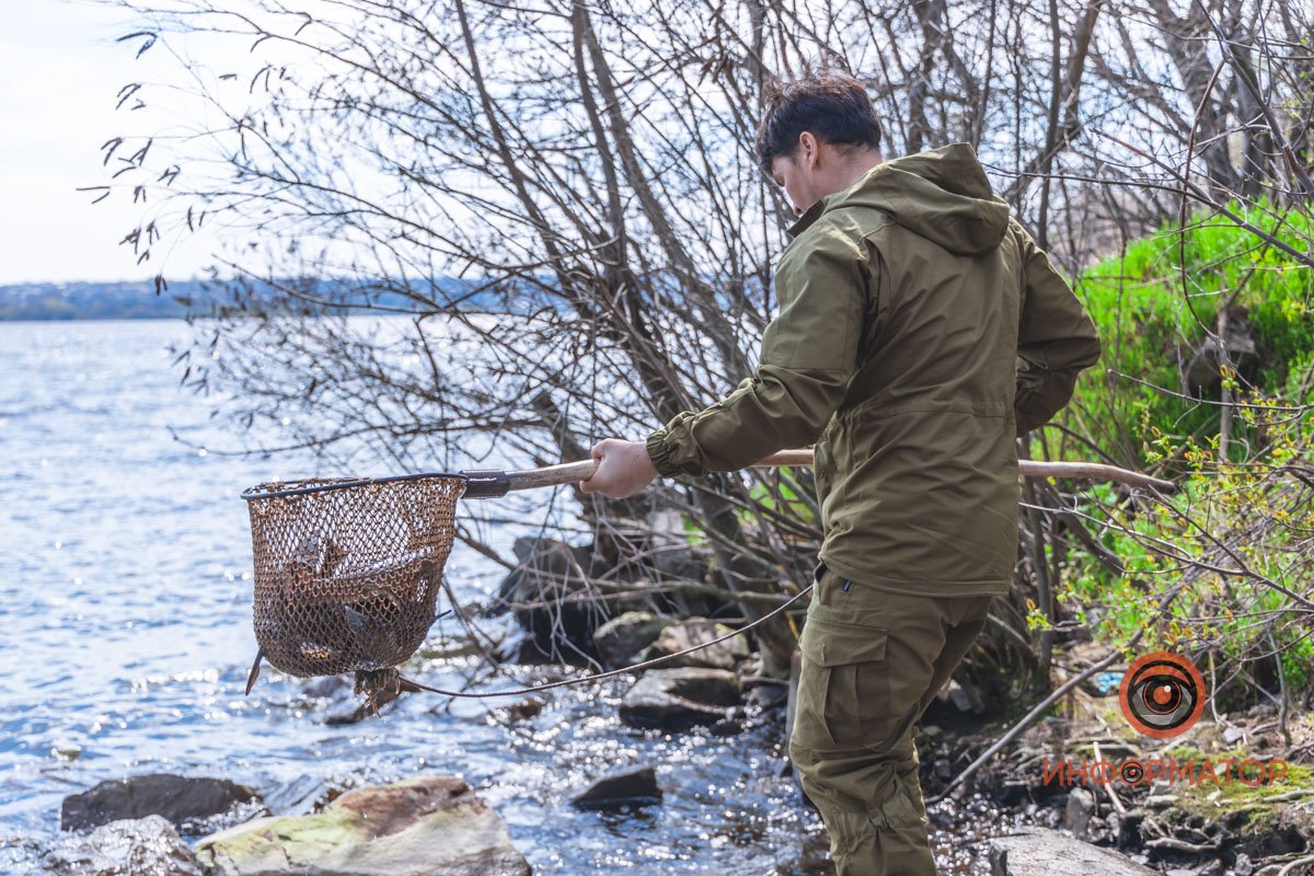 В Днепр выпустили 200 килограмм осетра в рамках криптоэксперимента 11