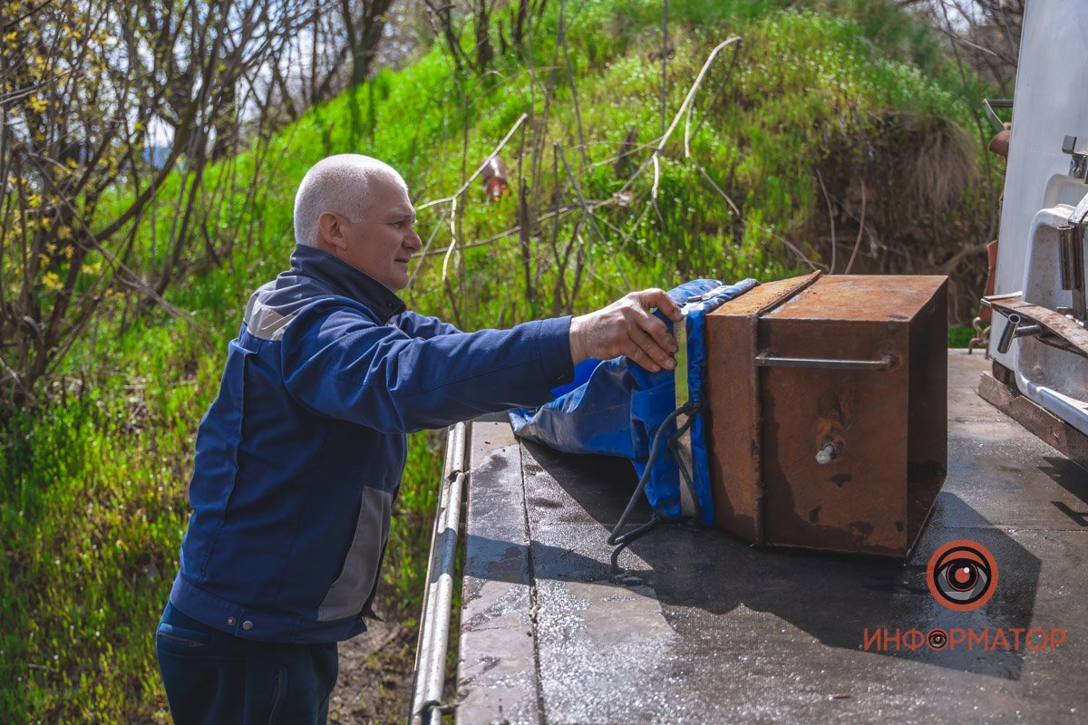 В Днепр выпустили 200 килограмм осетра в рамках криптоэксперимента 22