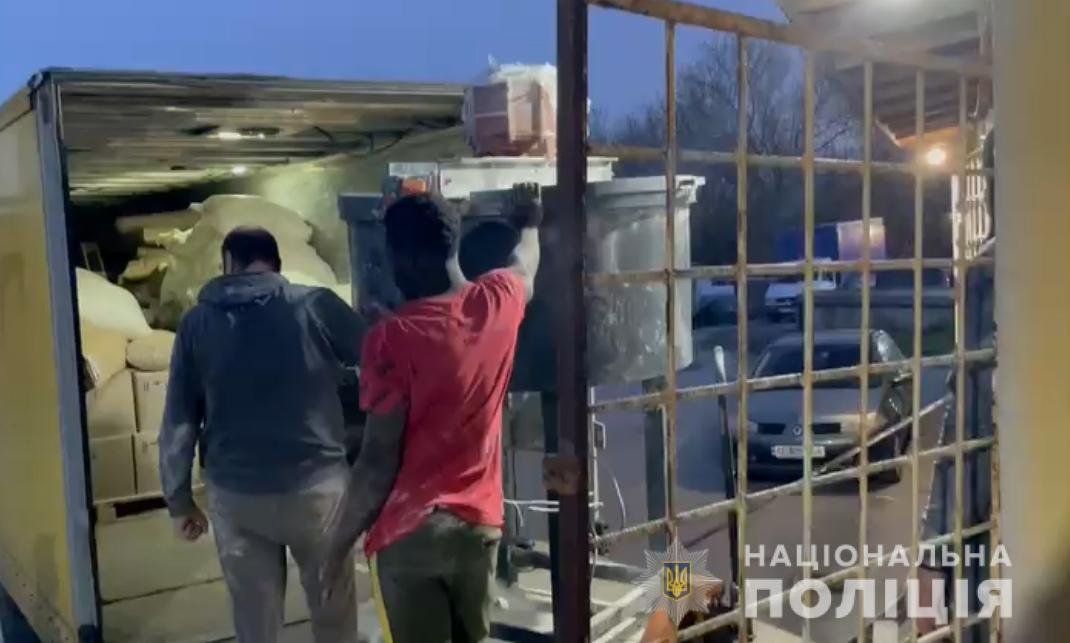 В Днепре организованная группировка выпускала поддельную продукцию