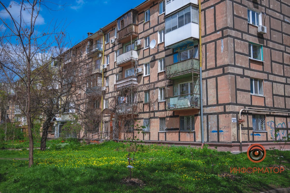 Дом скинул с себя травяной плед