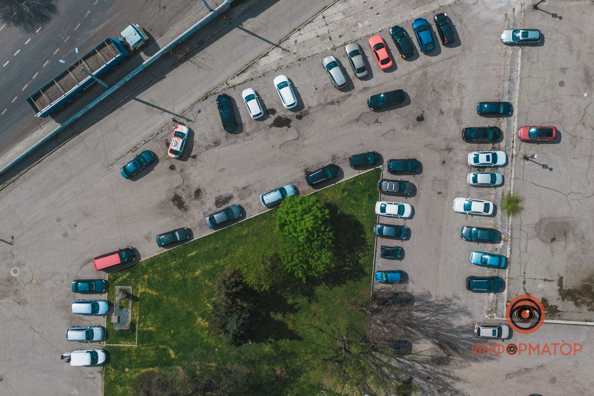 Площадь Десантников, парковка возле речпорта