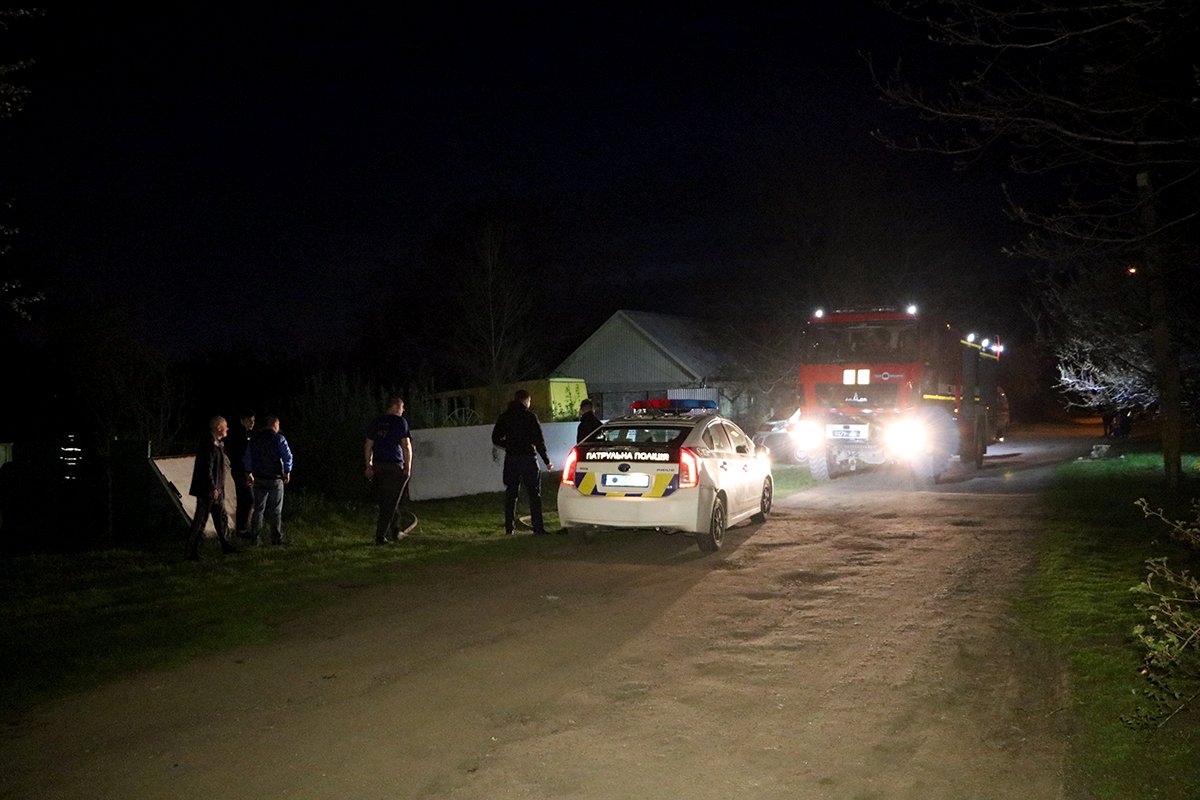 Пожар произошел внутри пристройки к частному дому Пожар произошел внутри пристройки к частному дому